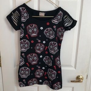 Banned Gothic Skulls Top Sz Small black and red / like new